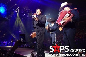 Juan Gabriel brinda concierto de ritmo y recuerdos en Monterrey