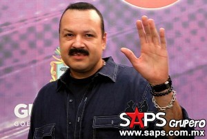 Pepe Aguilar recibe Dico de Platino + Oro por más de 90,000 unidades vendidas