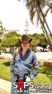 Leandro Ríos obtiene éxito con los temas Debajo del Sombrero y Un Ranchero En La Ciudad