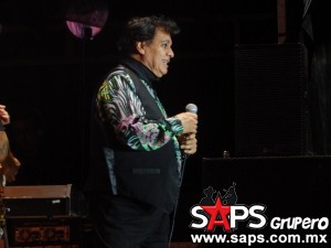 Juan Gabriel hace bailar y cantar al público de Sinaloa 