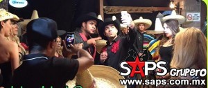 Marco Flores y Omar Chaparro filman video del tema "Así somos"