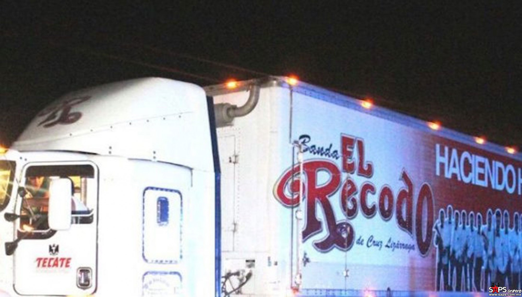 Atacan a balazos camión de la Banda El Recodo