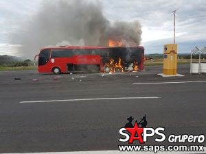 autobus-tierra-sagrada-se-incendia