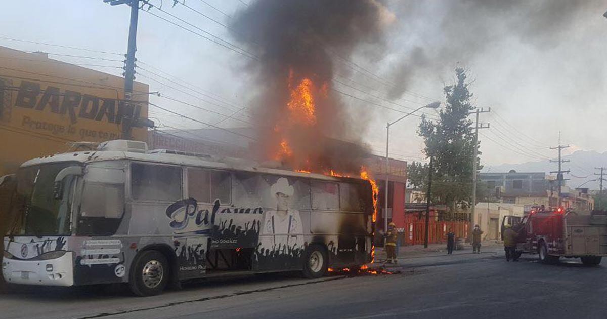 Camión de Palomo arde en llamas; piensan hacerle un corrido