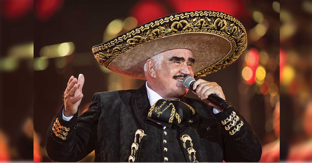 Vicente Fernández canta melancólico a su gente