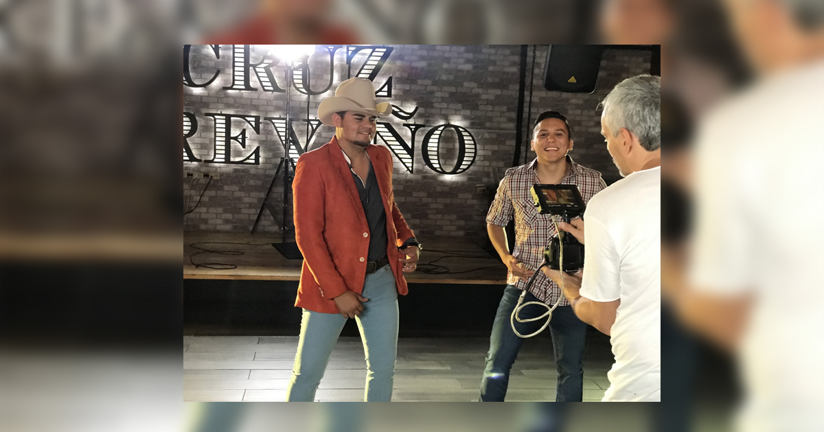 Los Corceles de Linares filman huapango a dueto con Edwin Luna