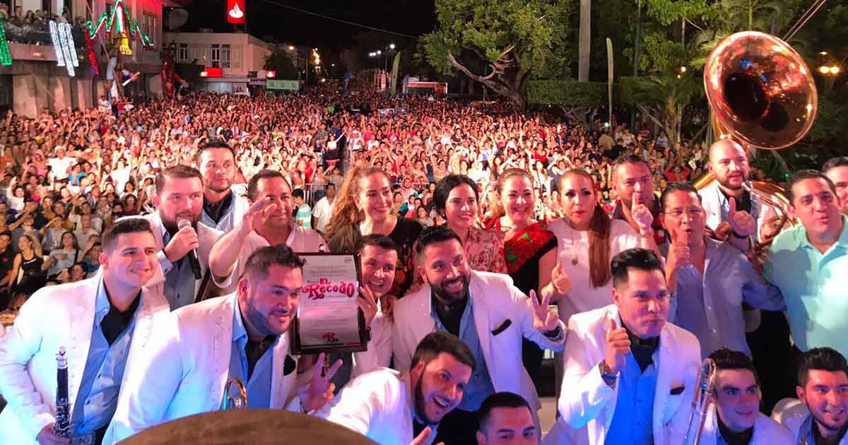 Banda El Recodo reúne a miles en concierto de Mazatlán