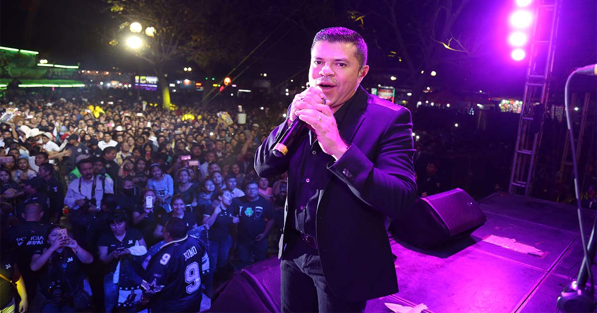 Jorge Medina complace a su público en la Feria de Chiapa de Corzo