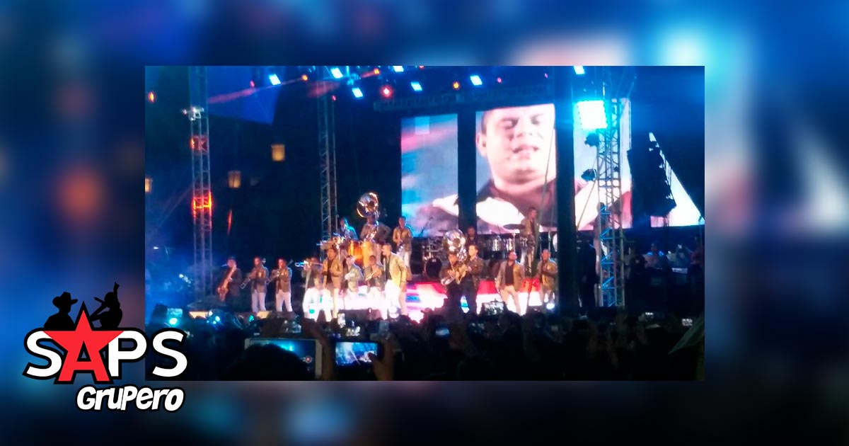Alfredo Olivas brindo espectacular concierto en el Parque Central de Tuxtla, Gutiérrez