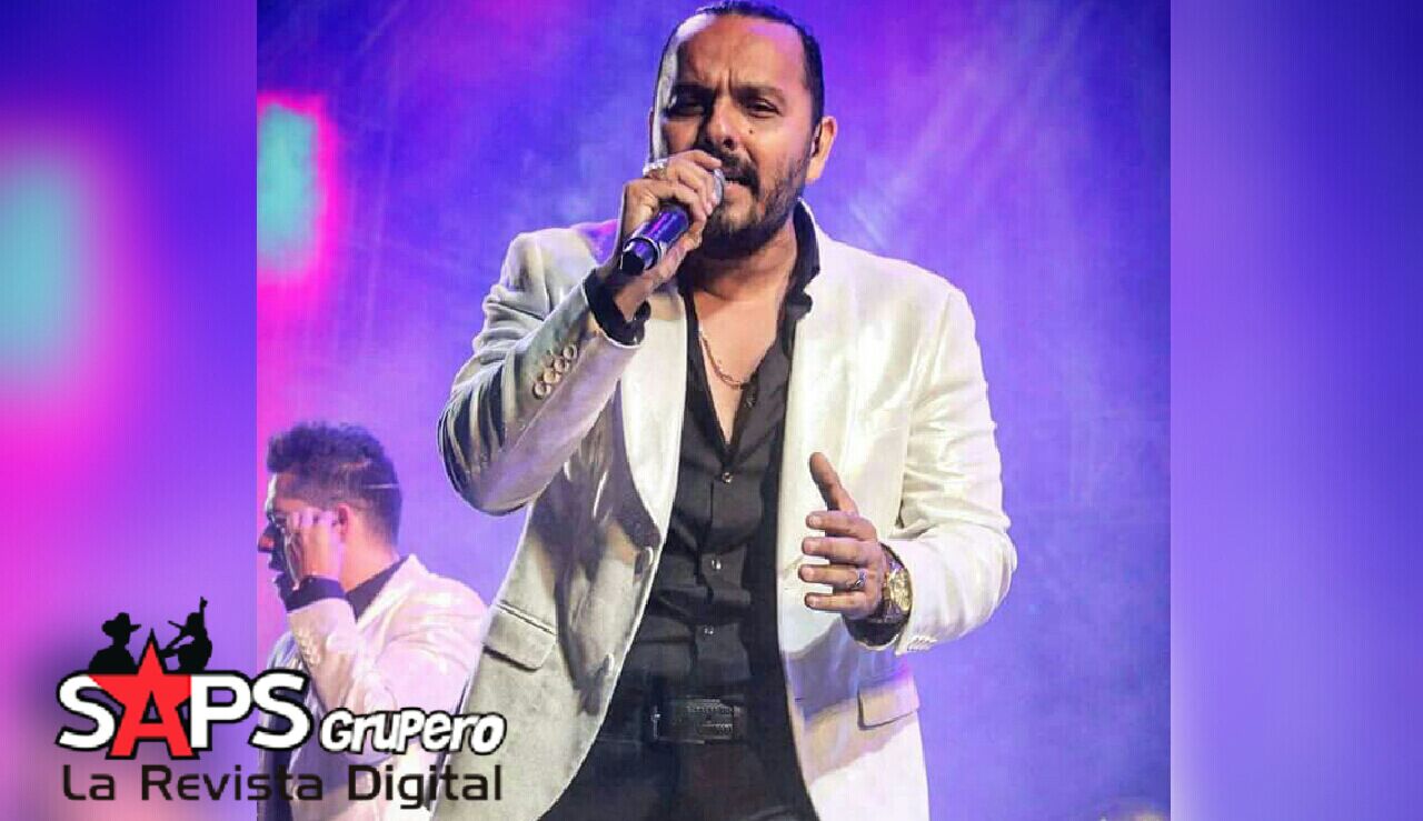 La Adictiva baja del escenario a su vocalista Carlos Sarabia antes de empezar concierto