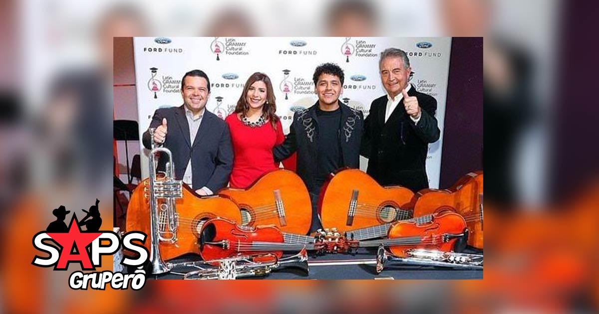 Christian Nodal y los Latin Grammy donan instrumentos