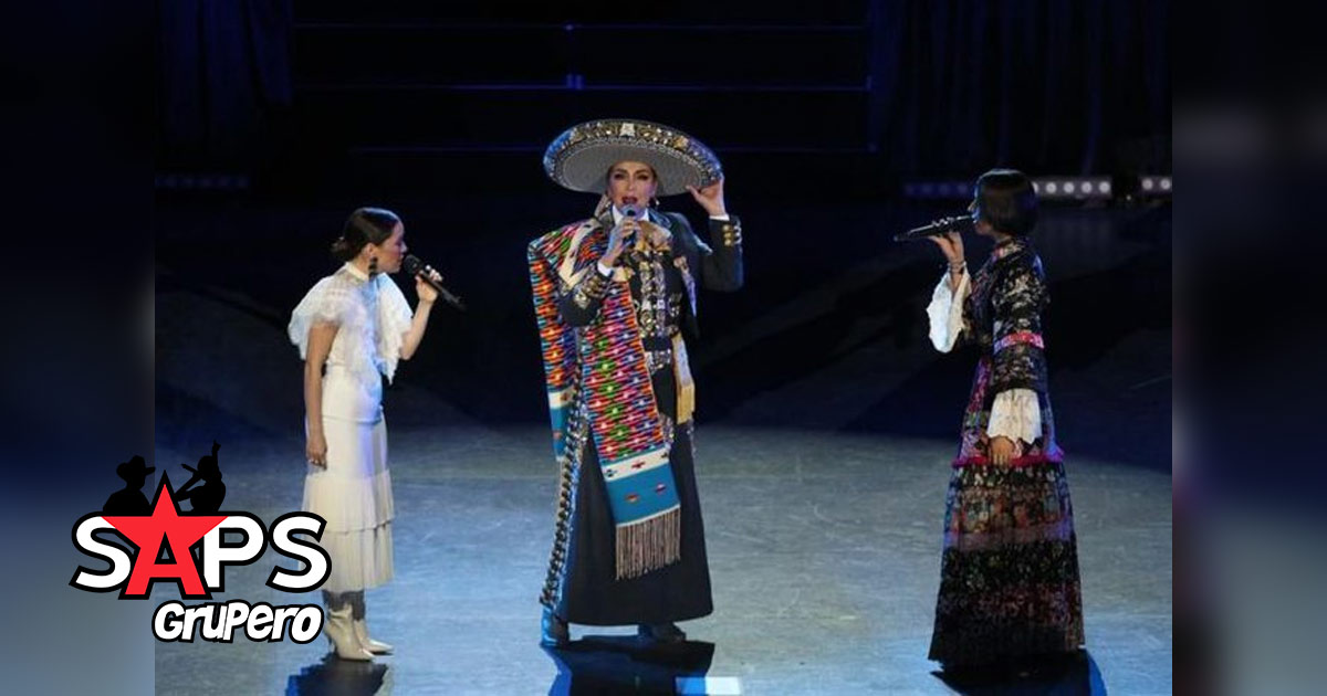 Natalia Lafourcade entona «Un canto por México»
