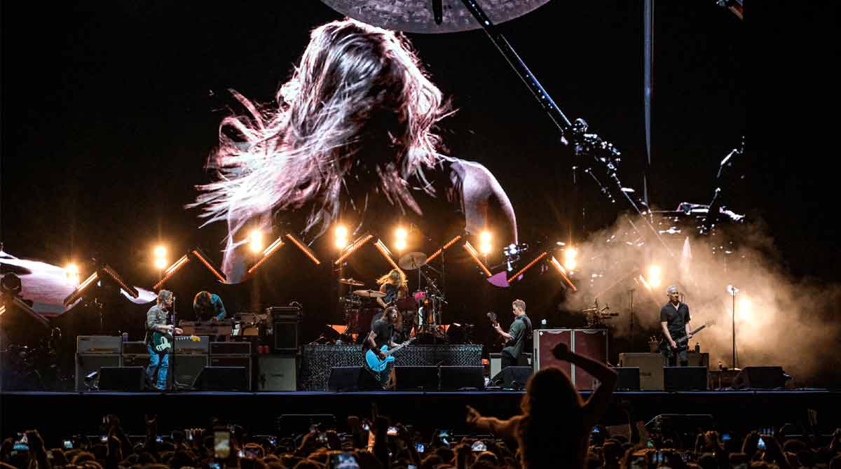Taylor Hawkins, baterista de los Foo Fighters muere en Bogotá, Colombia.