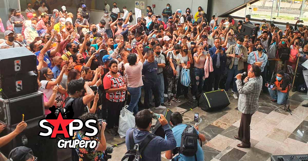 Rayito Colombiano lleva su Cumbia al Metro de la CDMX