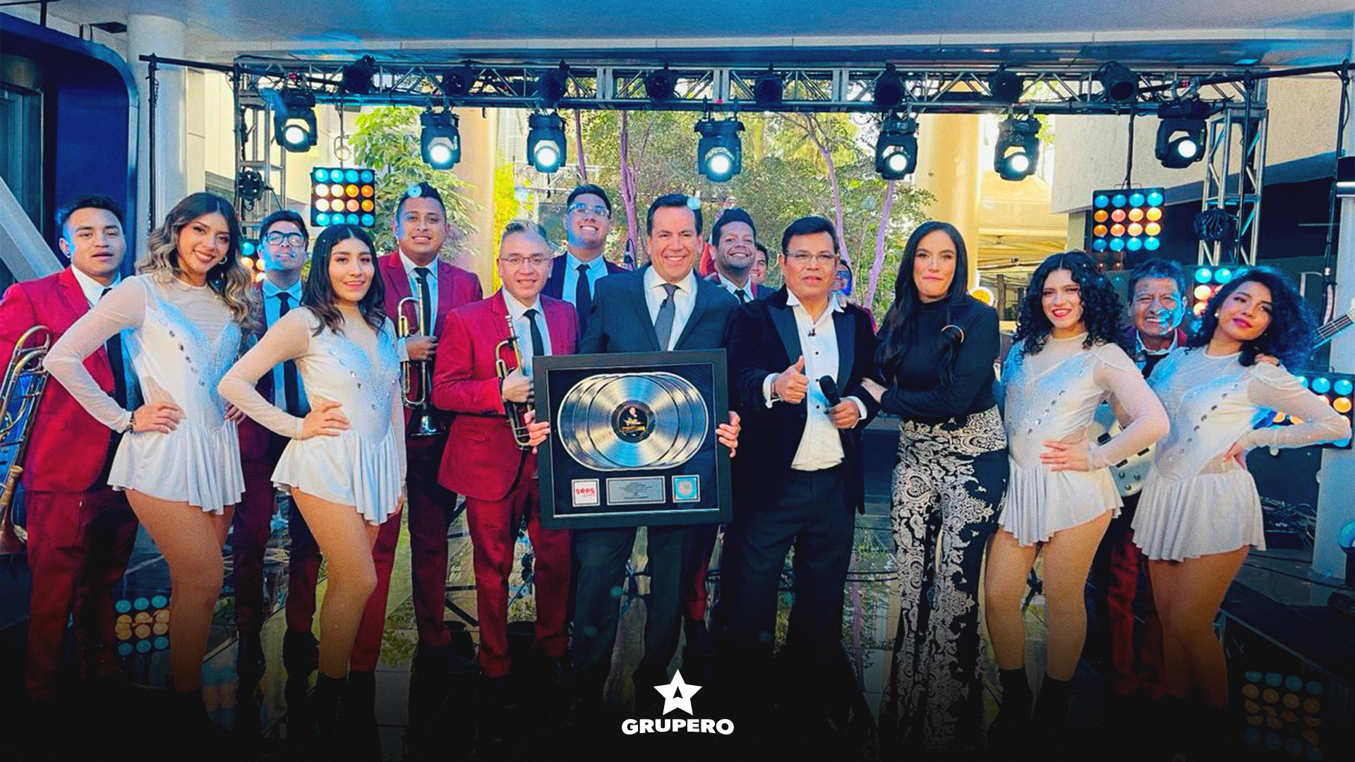 Rayito Colombiano recibe disco platino quíntuple por “Muchachita Consentida”